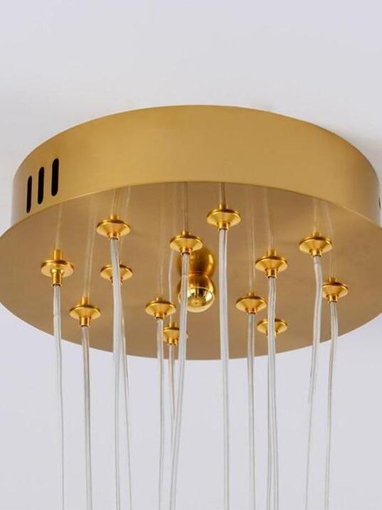 Gold-coloured canopy with multiple suspension lines