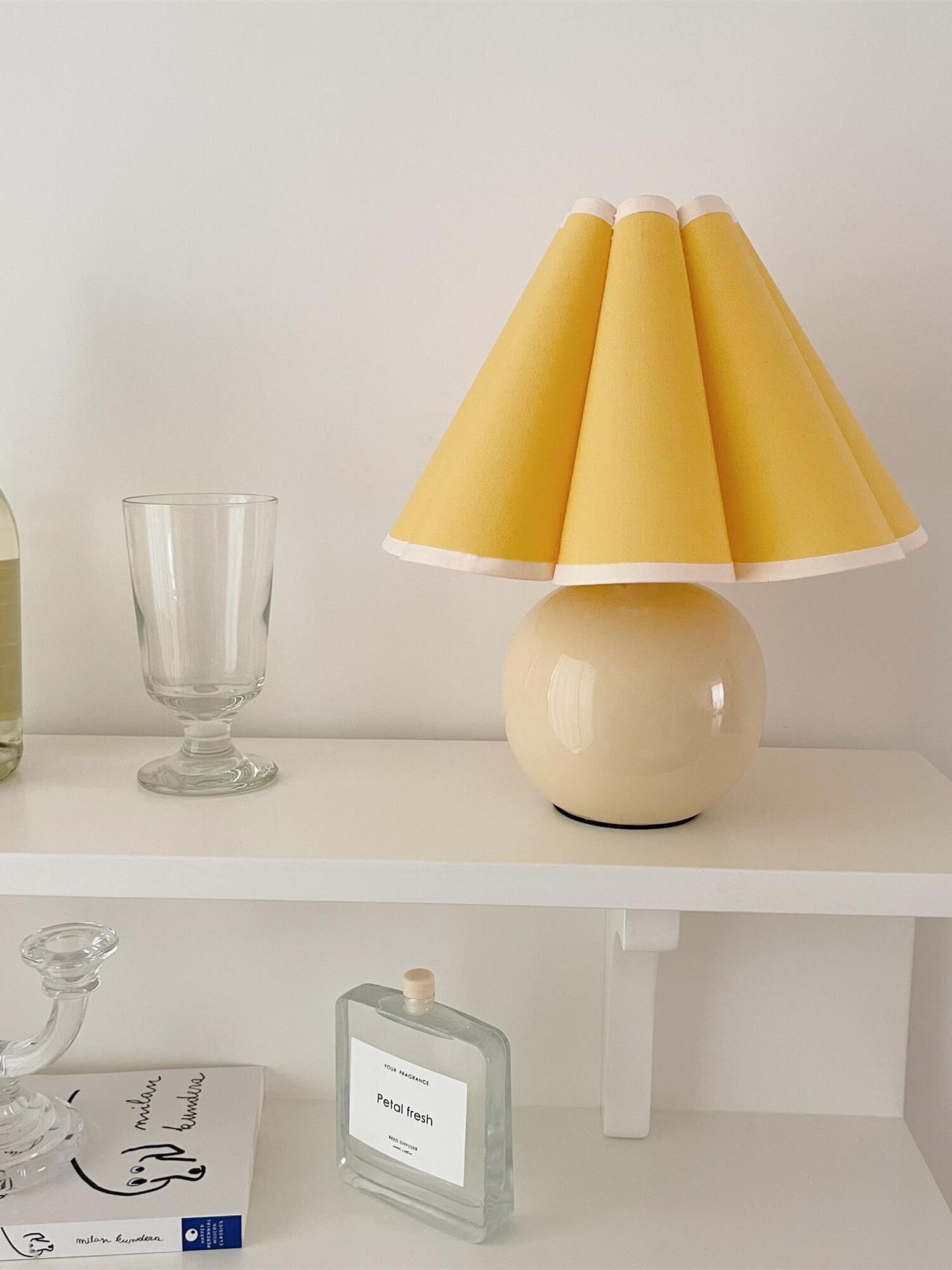 Kicsi Knife Pleat Table Lamp - Cueteks
