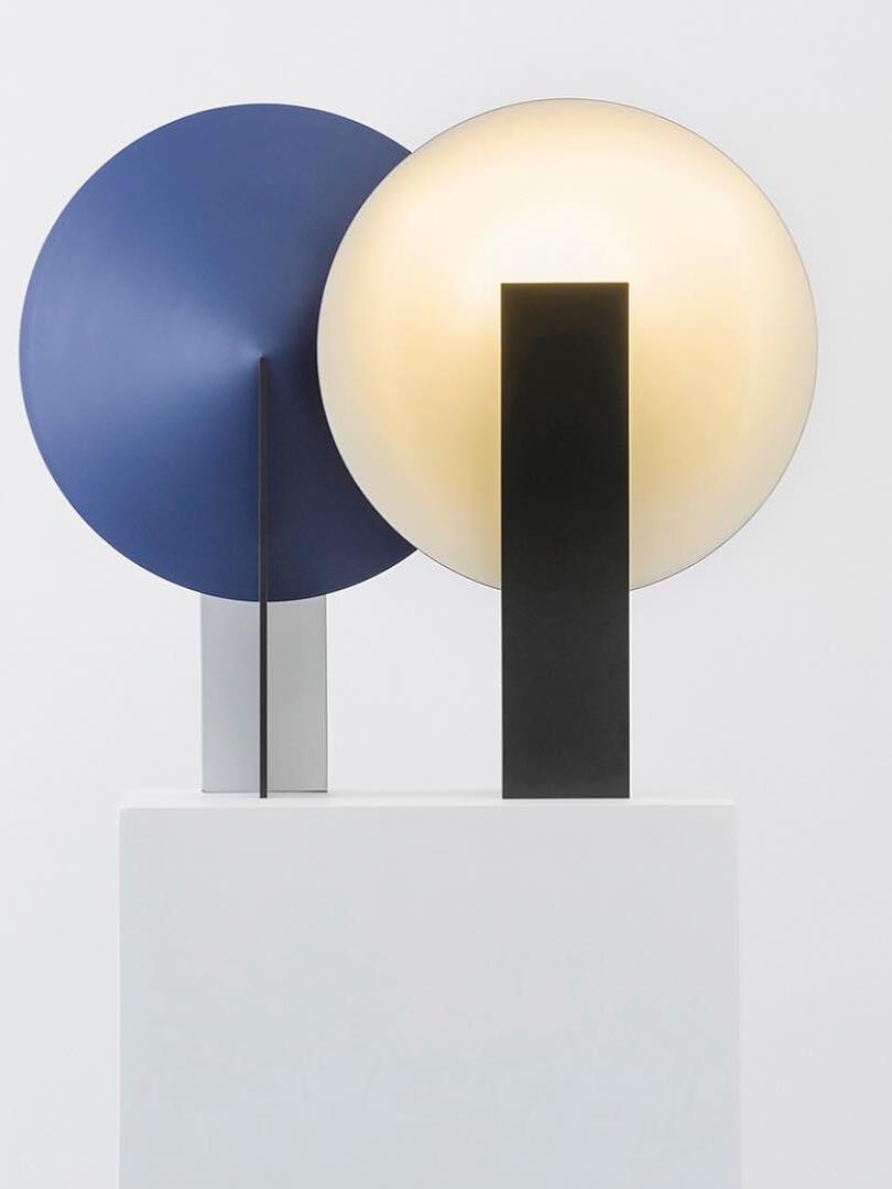 Futuristic Orbe Geometric Metal Table Lamp - Cueteks