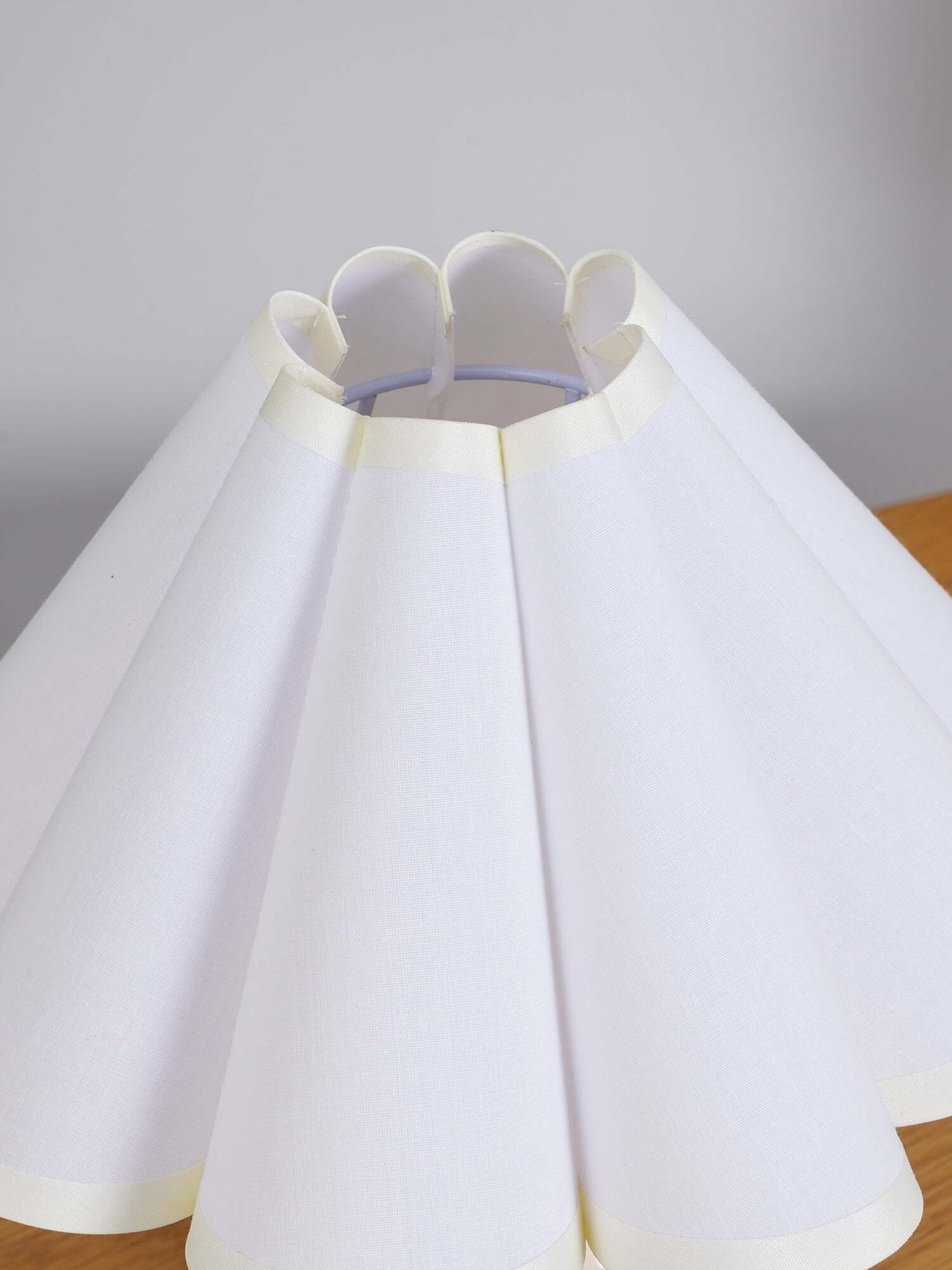 Kicsi Knife Pleat Table Lamp - Cueteks