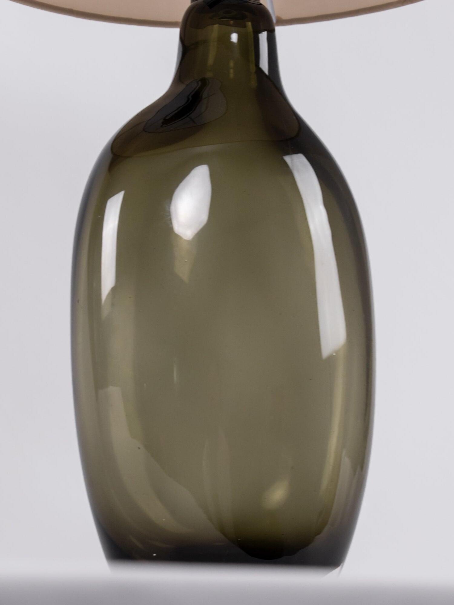 Close detail of glossy smoky base and rounded shoulder