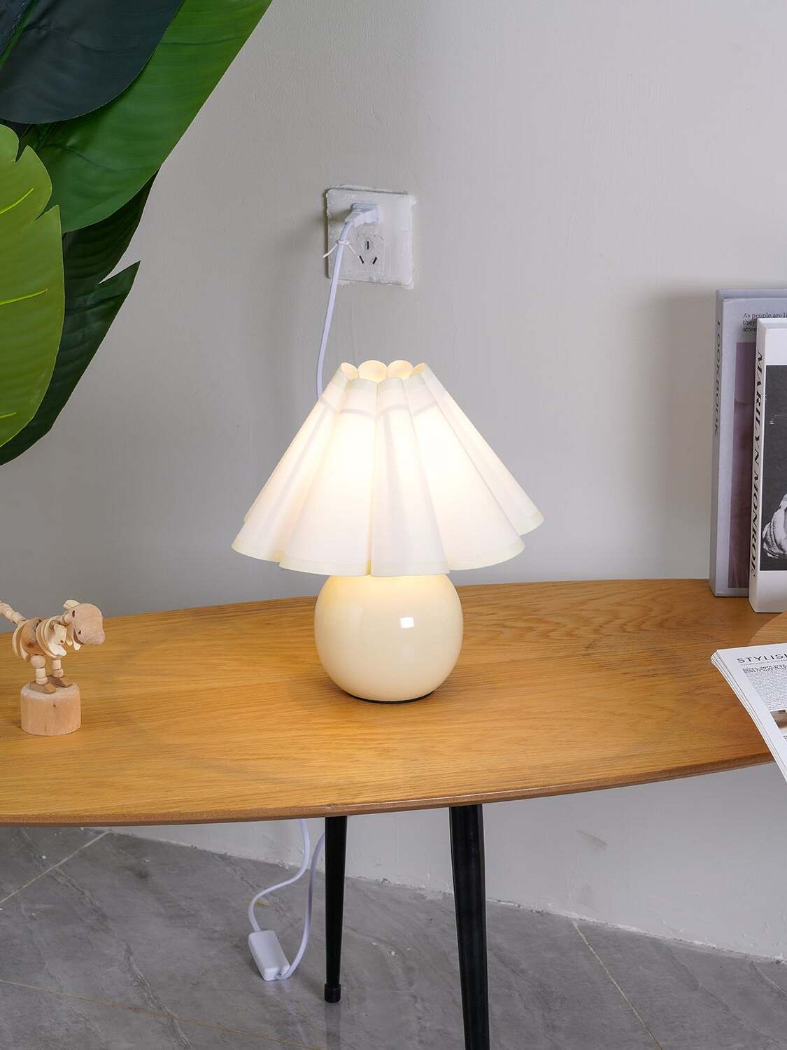 Kicsi Knife Pleat Table Lamp - Cueteks