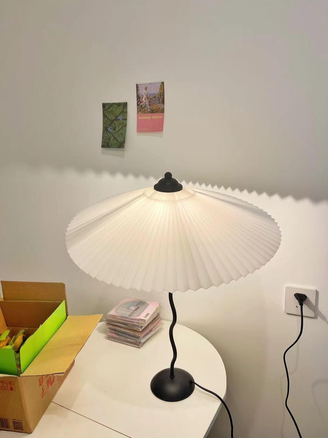 Pleated Hat Table Lamp - Cueteks