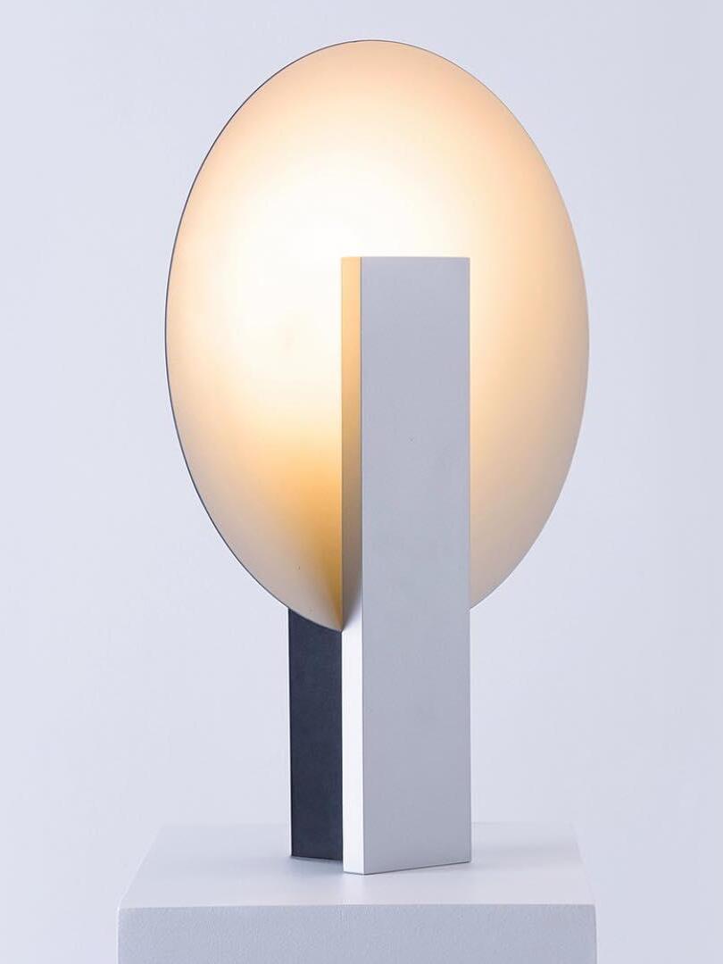 Futuristic Orbe Geometric Metal Table Lamp - Cueteks