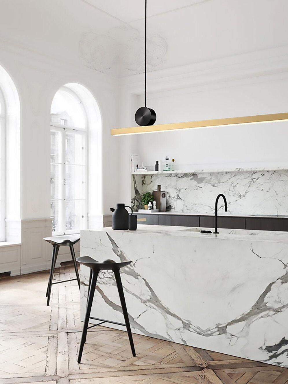Cale linear light above a kitchen island