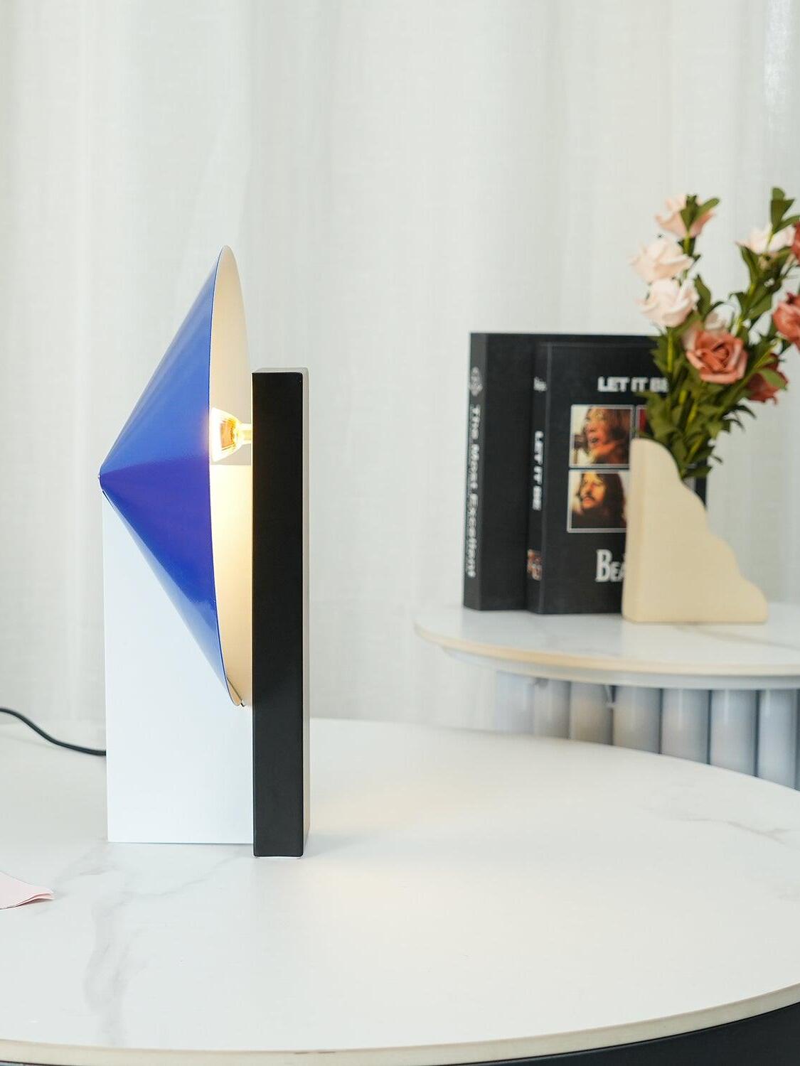 Futuristic Orbe Geometric Metal Table Lamp - Cueteks