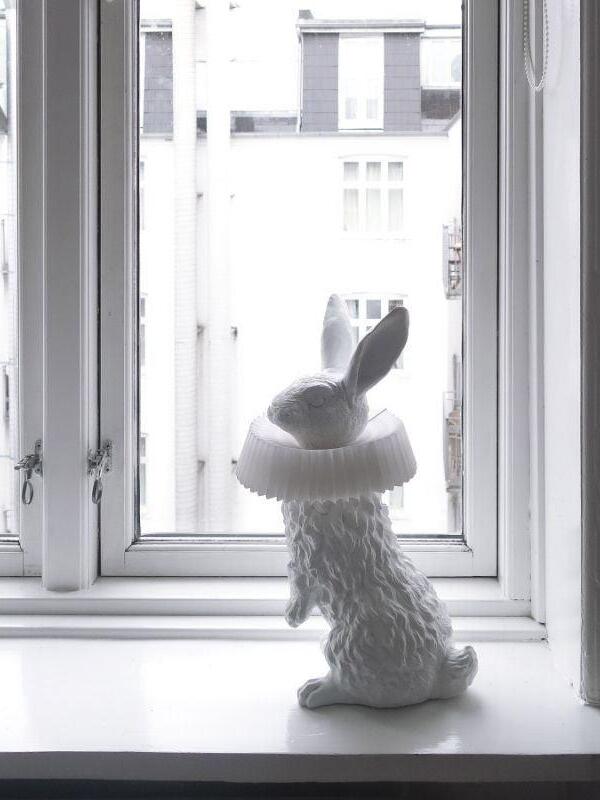 White Resin Rabbit Decorative Table Lamp - Cueteks