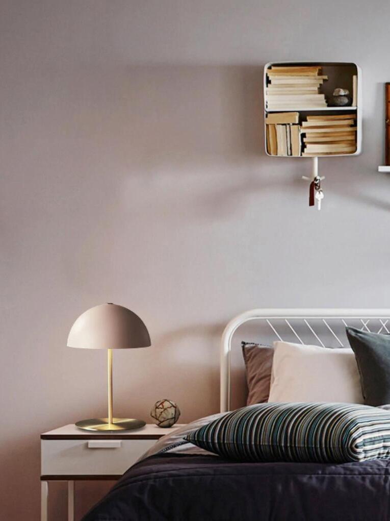 Modern Metal Acrylic Hanna Table Lamp - Cueteks