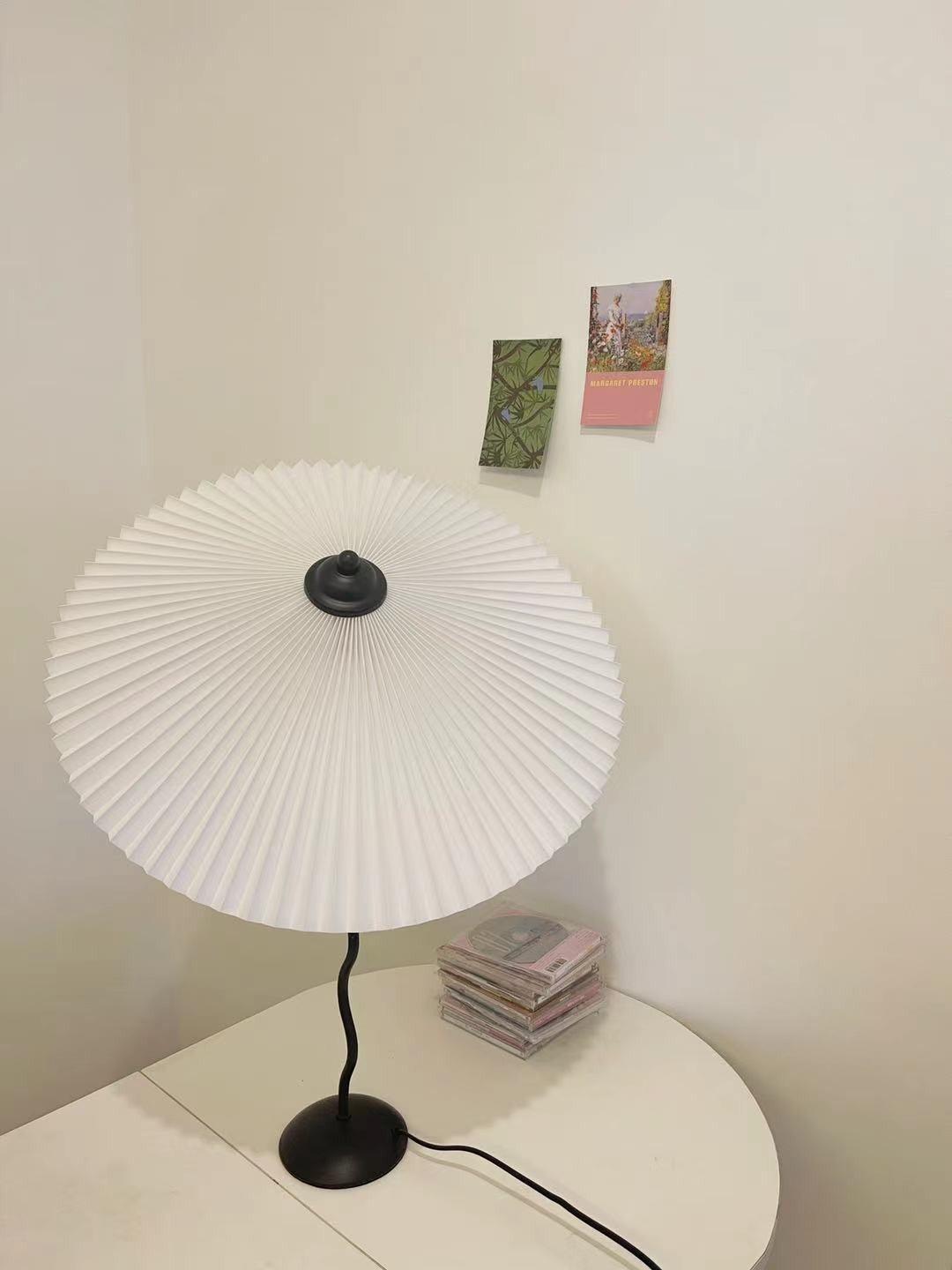 Pleated Hat Table Lamp - Cueteks