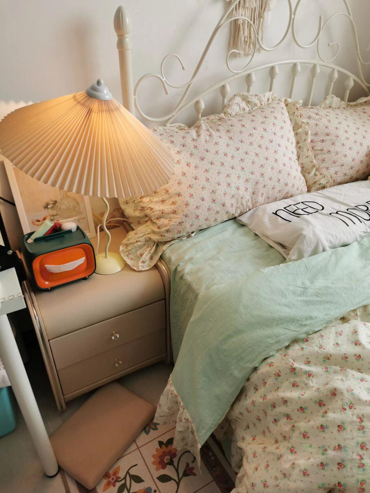 Pleated Hat Table Lamp - Cueteks