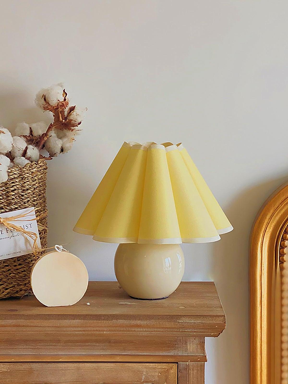 Kicsi Knife Pleat Table Lamp - Cueteks
