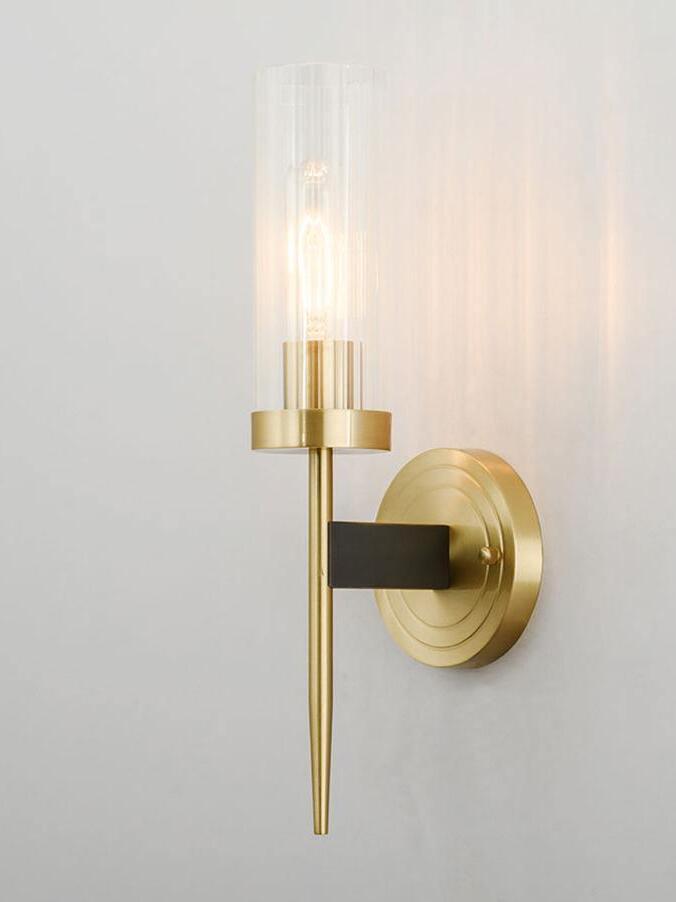 Single-arm glass sconce with round backplate