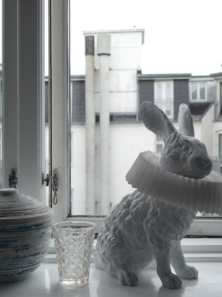 White Resin Rabbit Decorative Table Lamp - Cueteks
