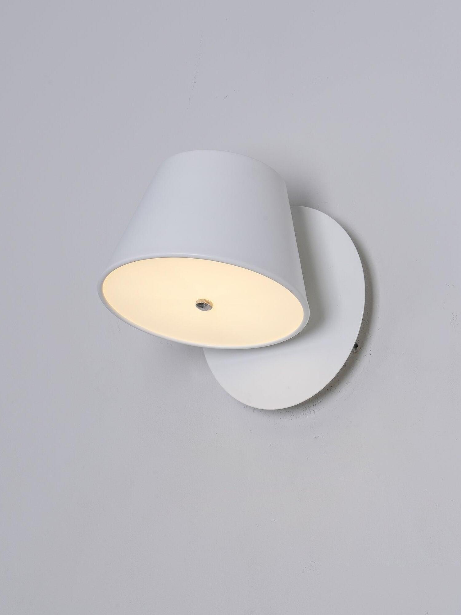 Modern Aluminum Methacrylate Tam Tam Wall Lamp - Cueteks