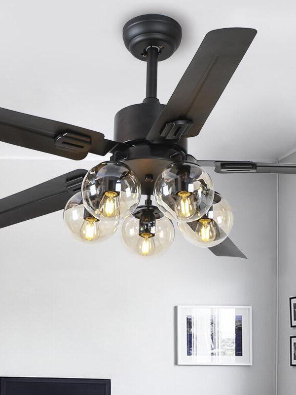 Ceiling fan with glass light cluster in a room