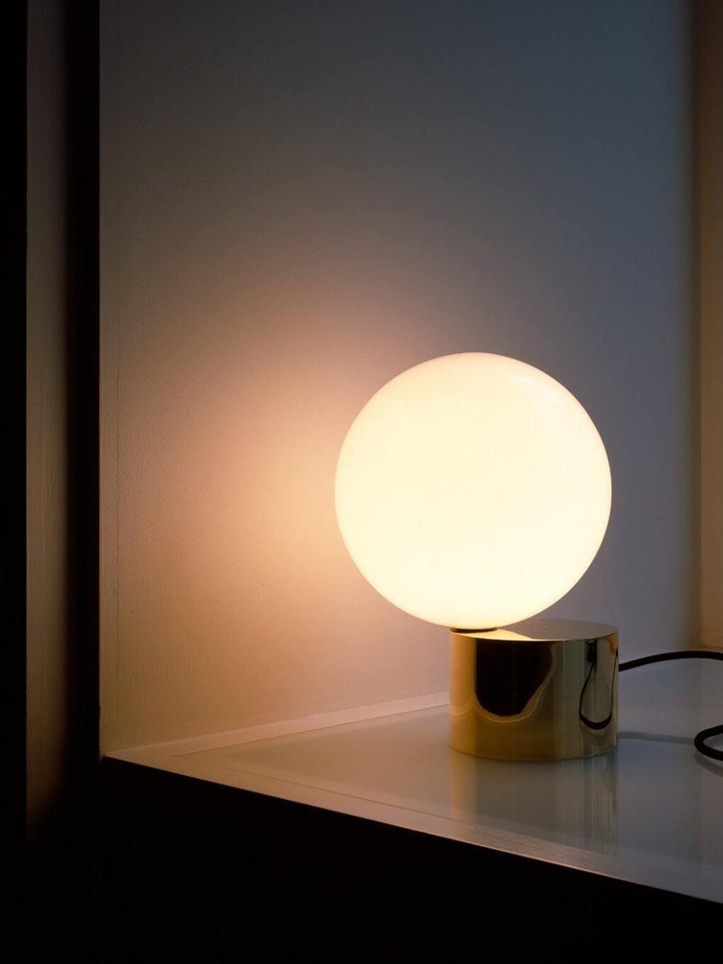 Modern Tip of The Tongue Glass Ball Table Lamp - Cueteks