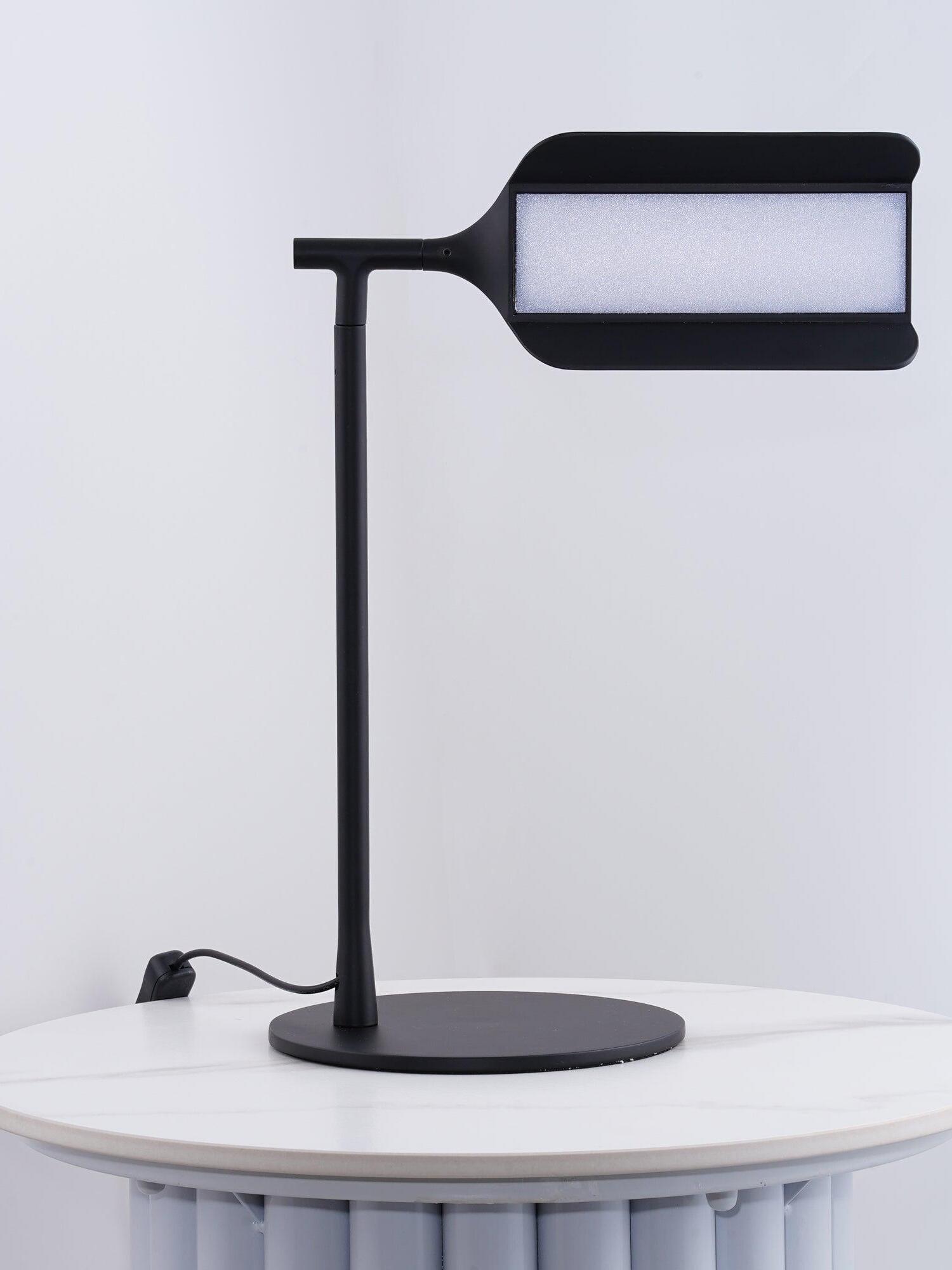 Modern Metal Tab Table Lamp For Studies - Cueteks