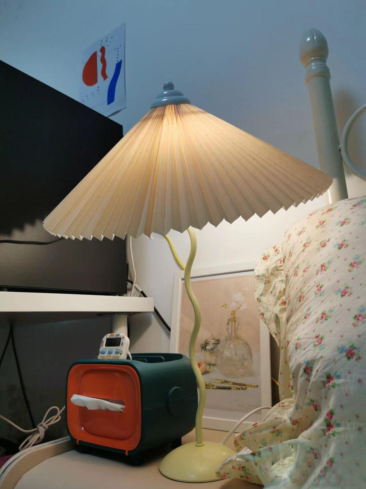 Pleated Hat Table Lamp - Cueteks