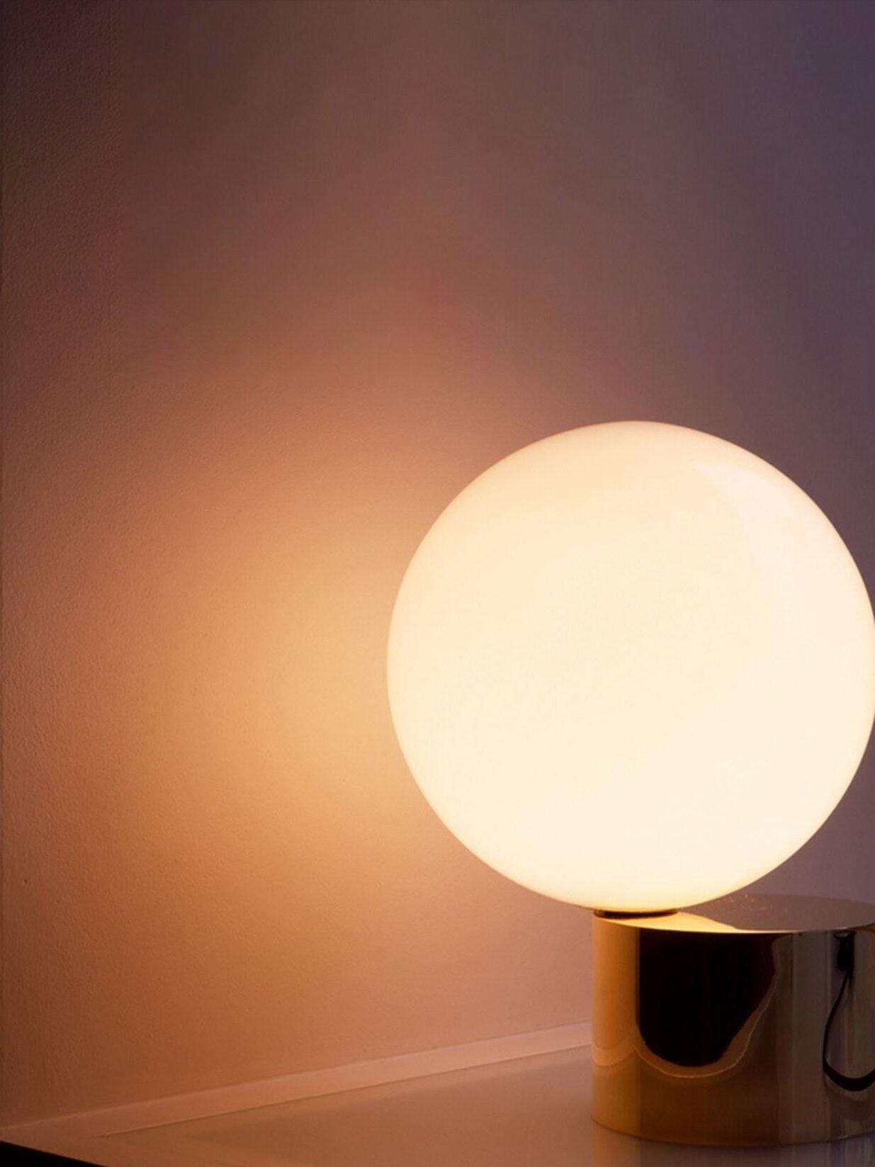 Modern Tip of The Tongue Glass Ball Table Lamp - Cueteks