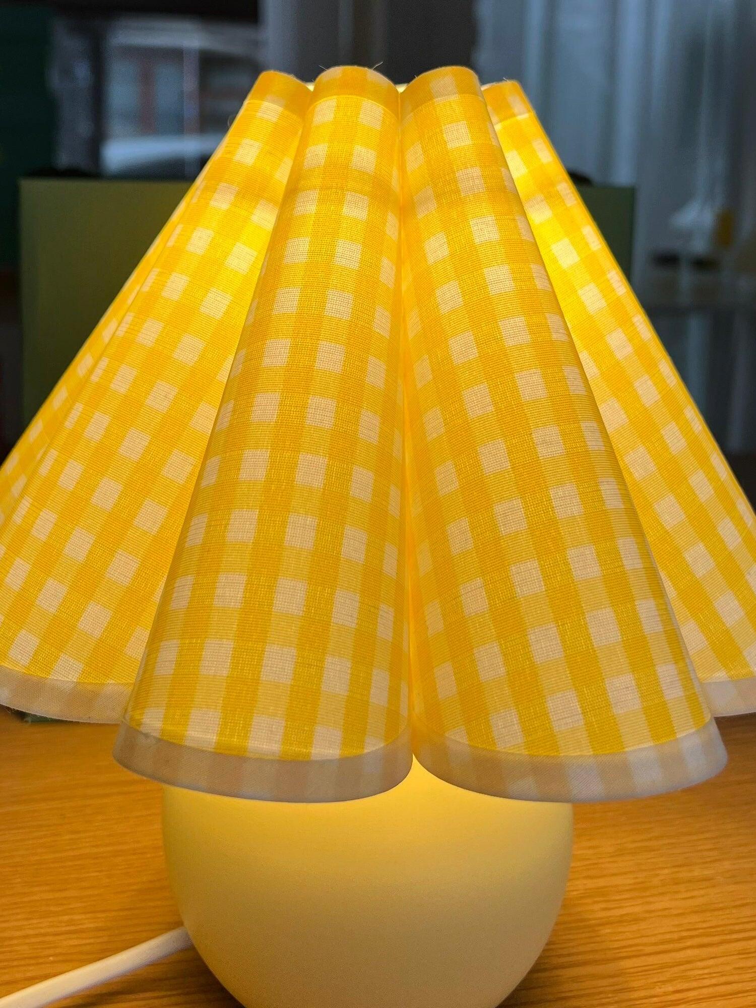 Kicsi Knife Pleat Table Lamp - Cueteks