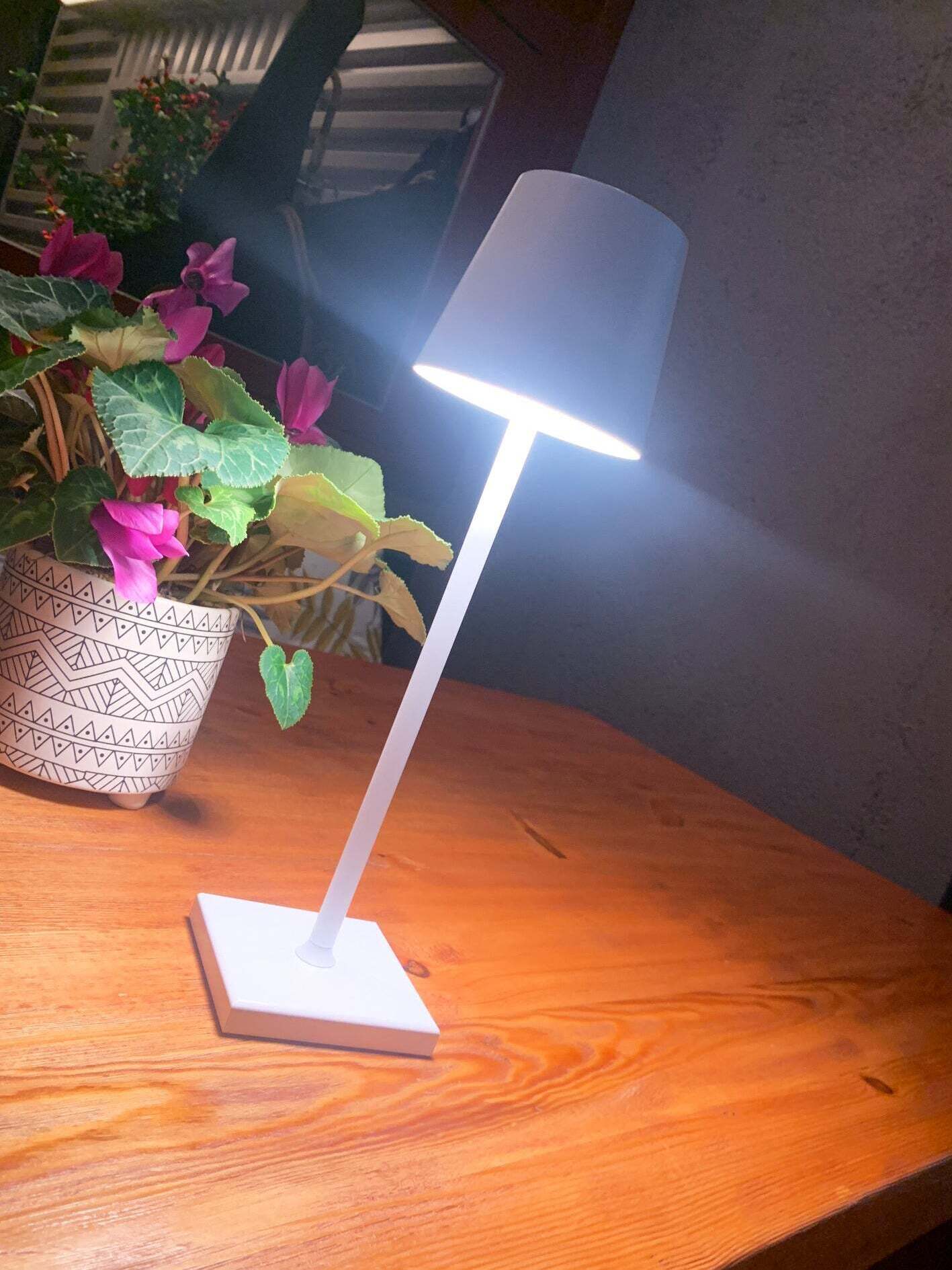 Macaroon Pro Rechargeble Table Lamp - Cueteks