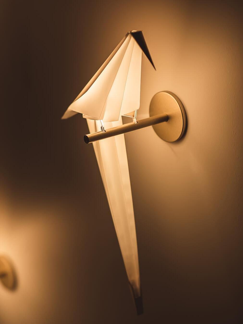 Modern Metal Perching Bird Wall Lamp For Bedroom - Cueteks