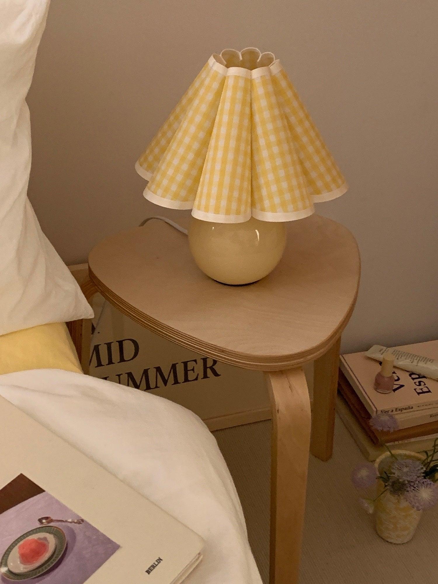 Kicsi Knife Pleat Table Lamp - Cueteks