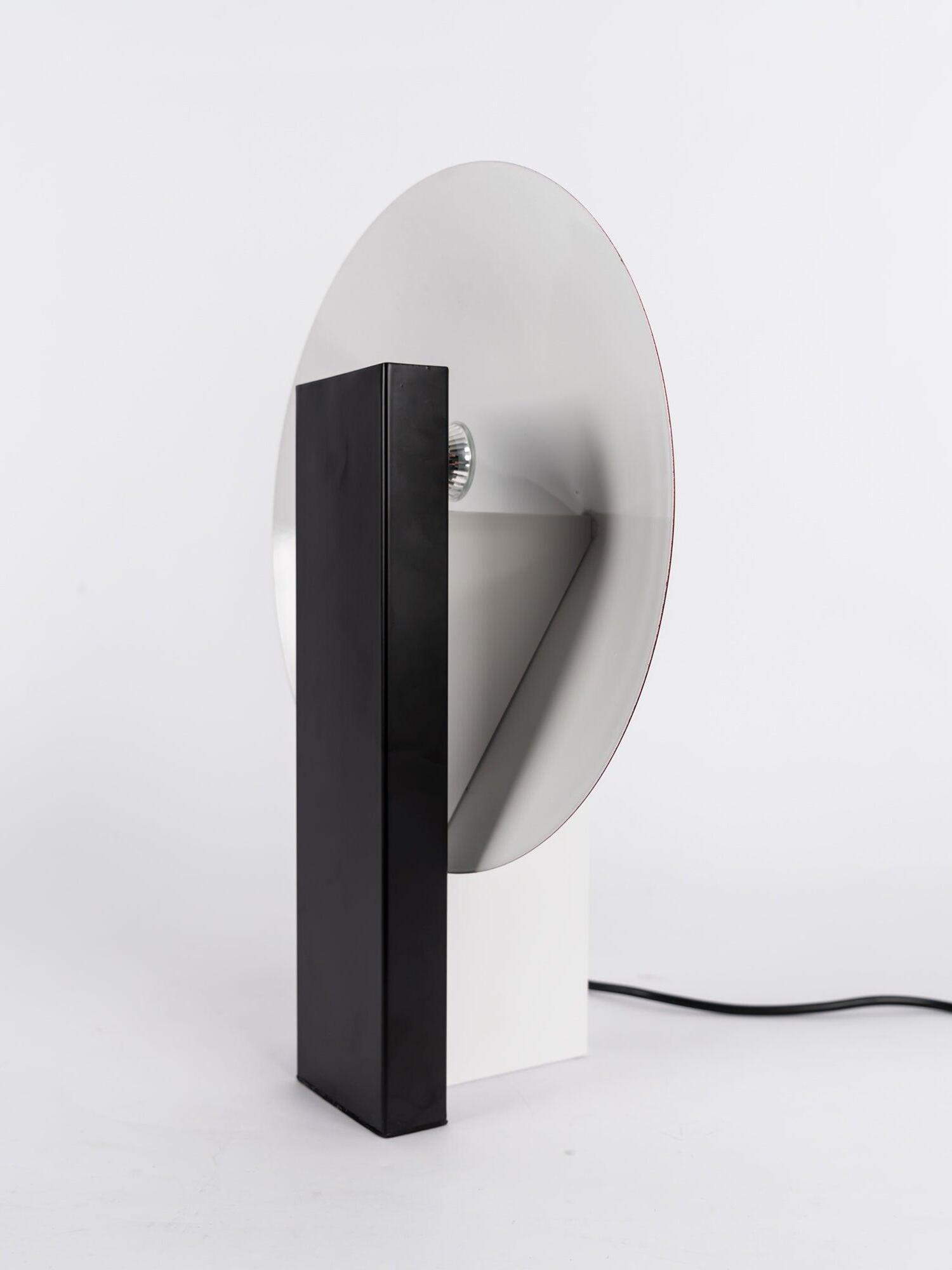 Futuristic Orbe Geometric Metal Table Lamp - Cueteks