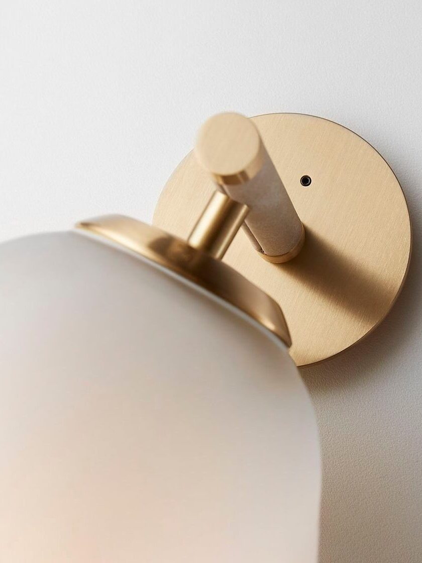 Art Glass Sconce - Cueteks