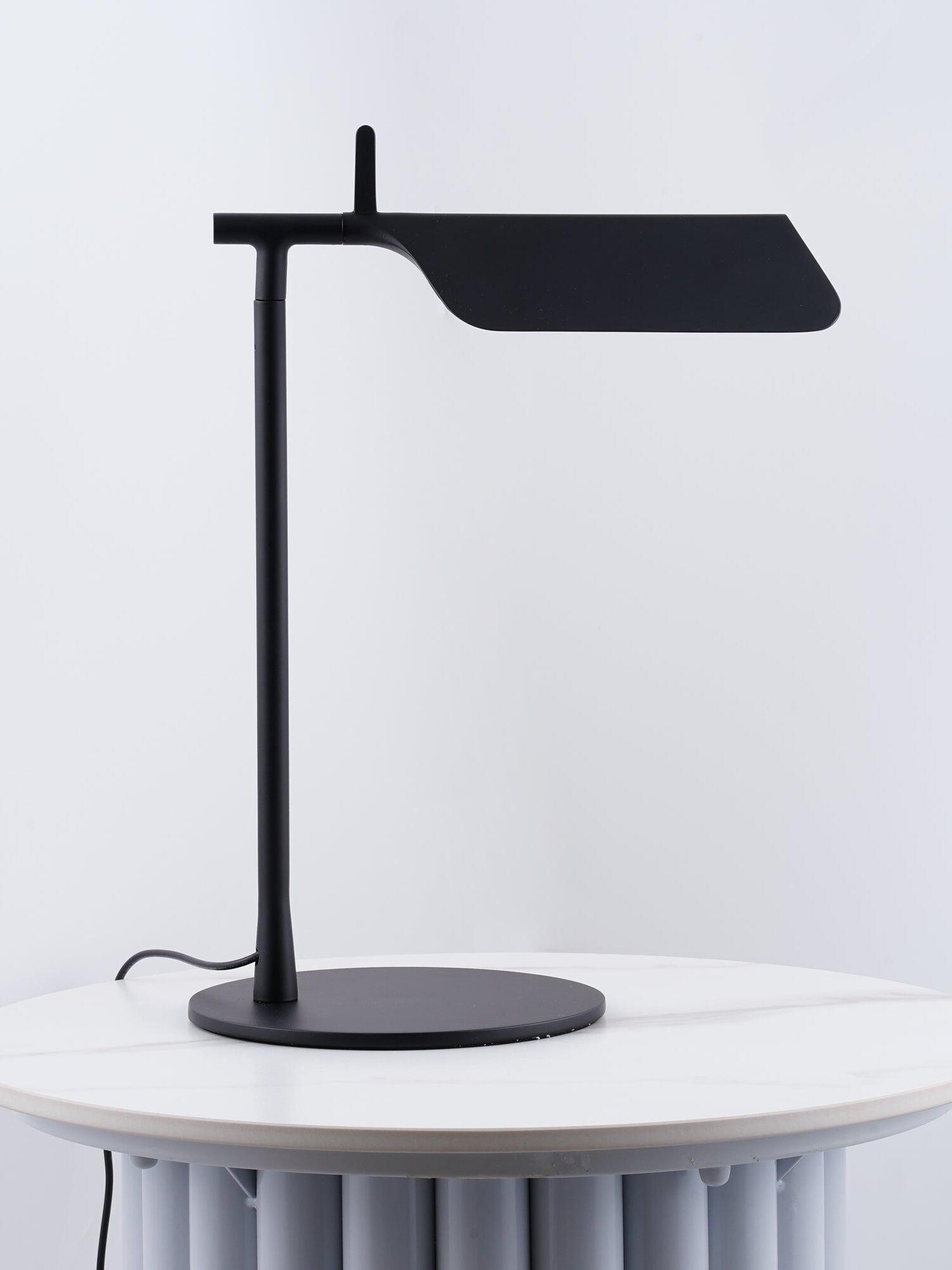 Modern Metal Tab Table Lamp For Studies - Cueteks