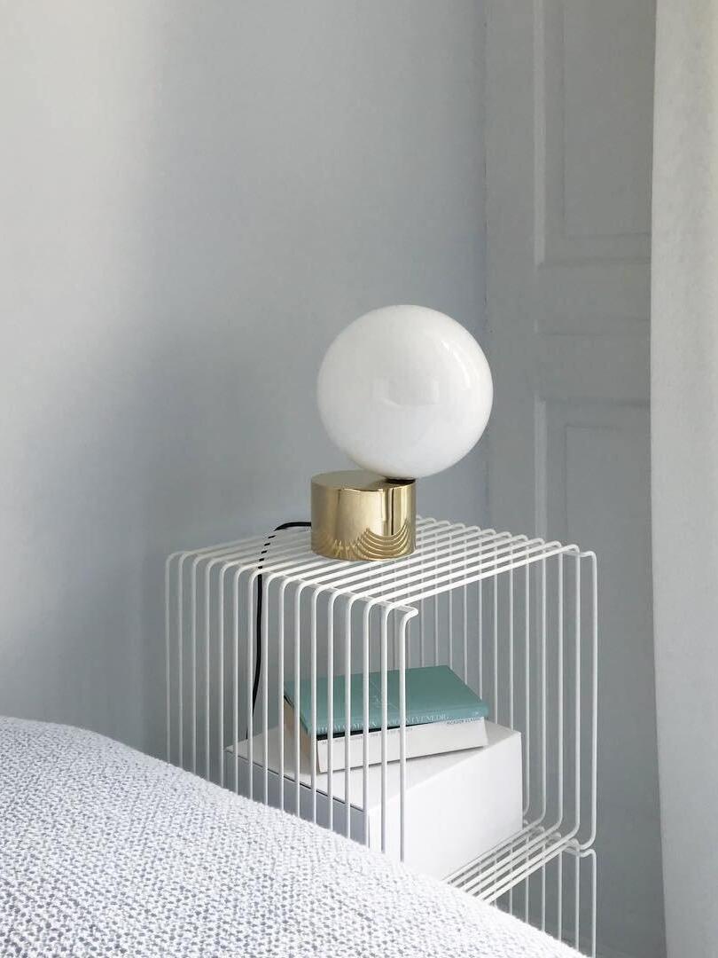 Modern Tip of The Tongue Glass Ball Table Lamp - Cueteks