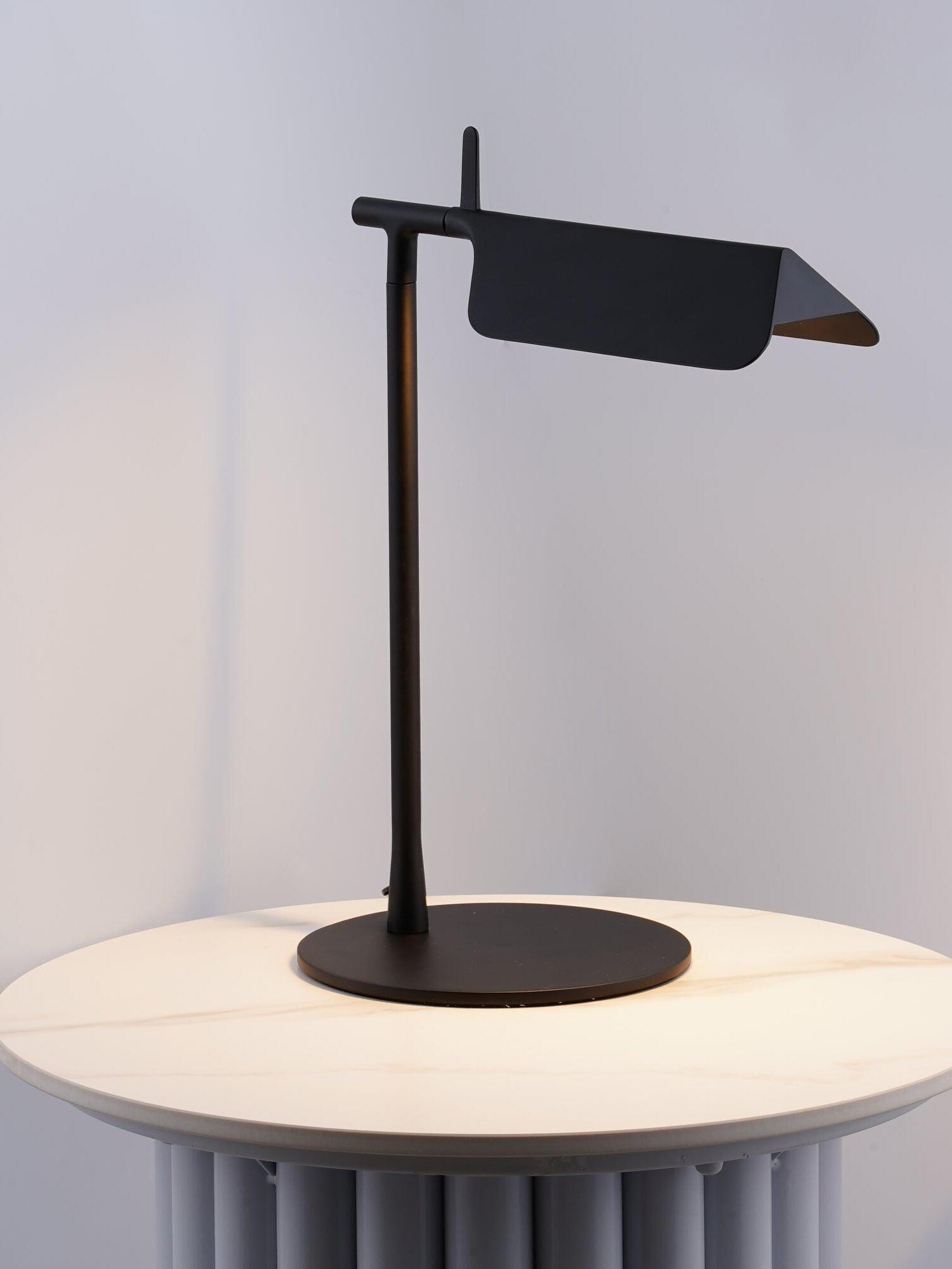 Modern Metal Tab Table Lamp For Studies - Cueteks