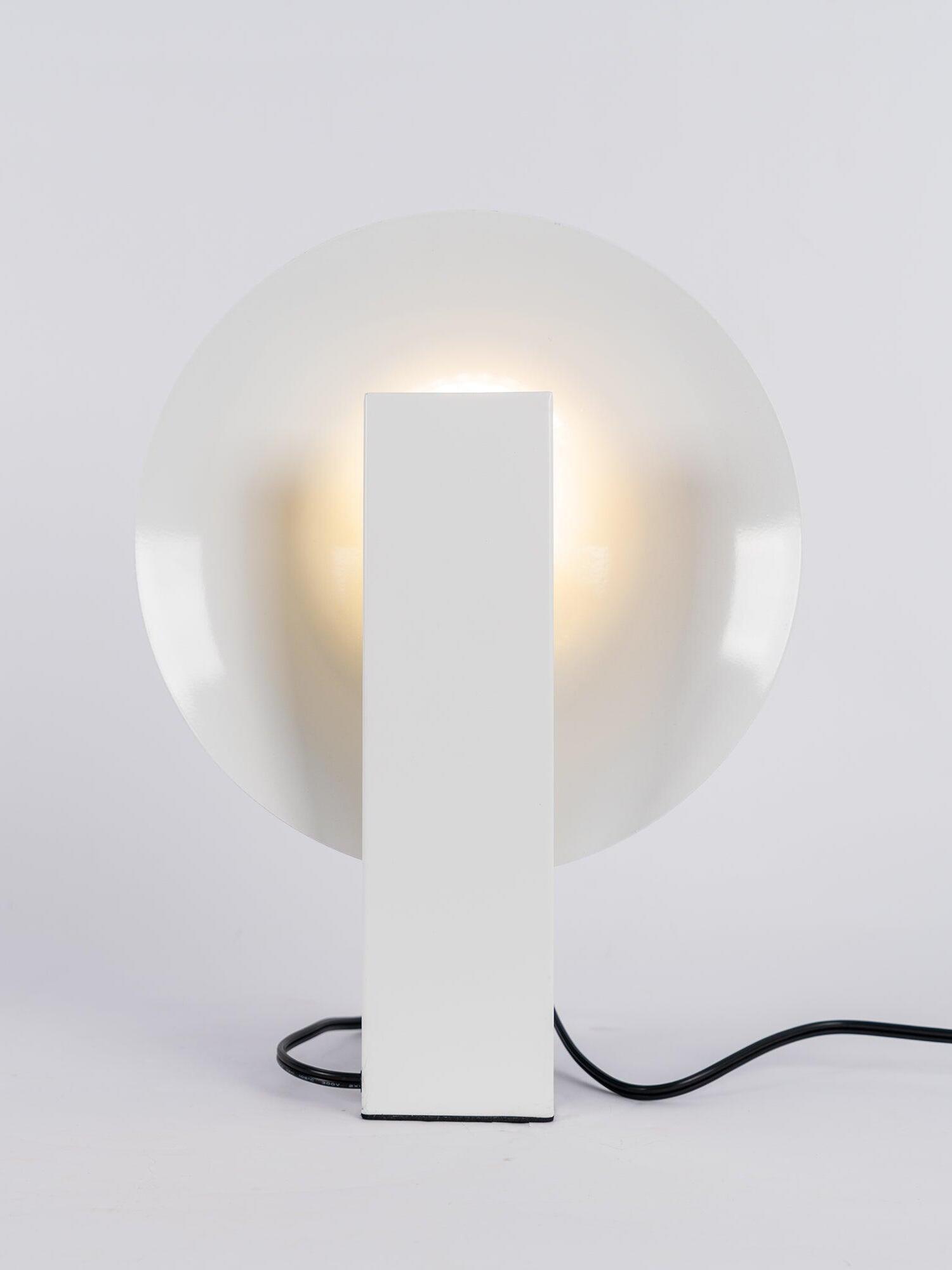 Futuristic Orbe Geometric Metal Table Lamp - Cueteks