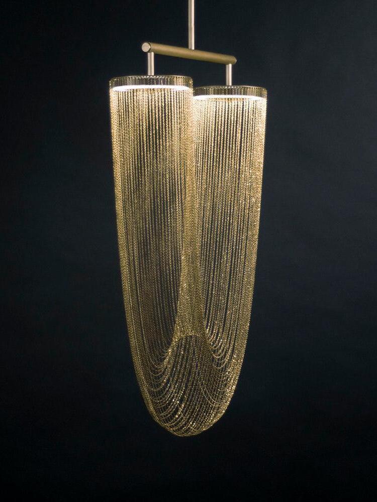 Copper-coloured chain pendant against a dark background