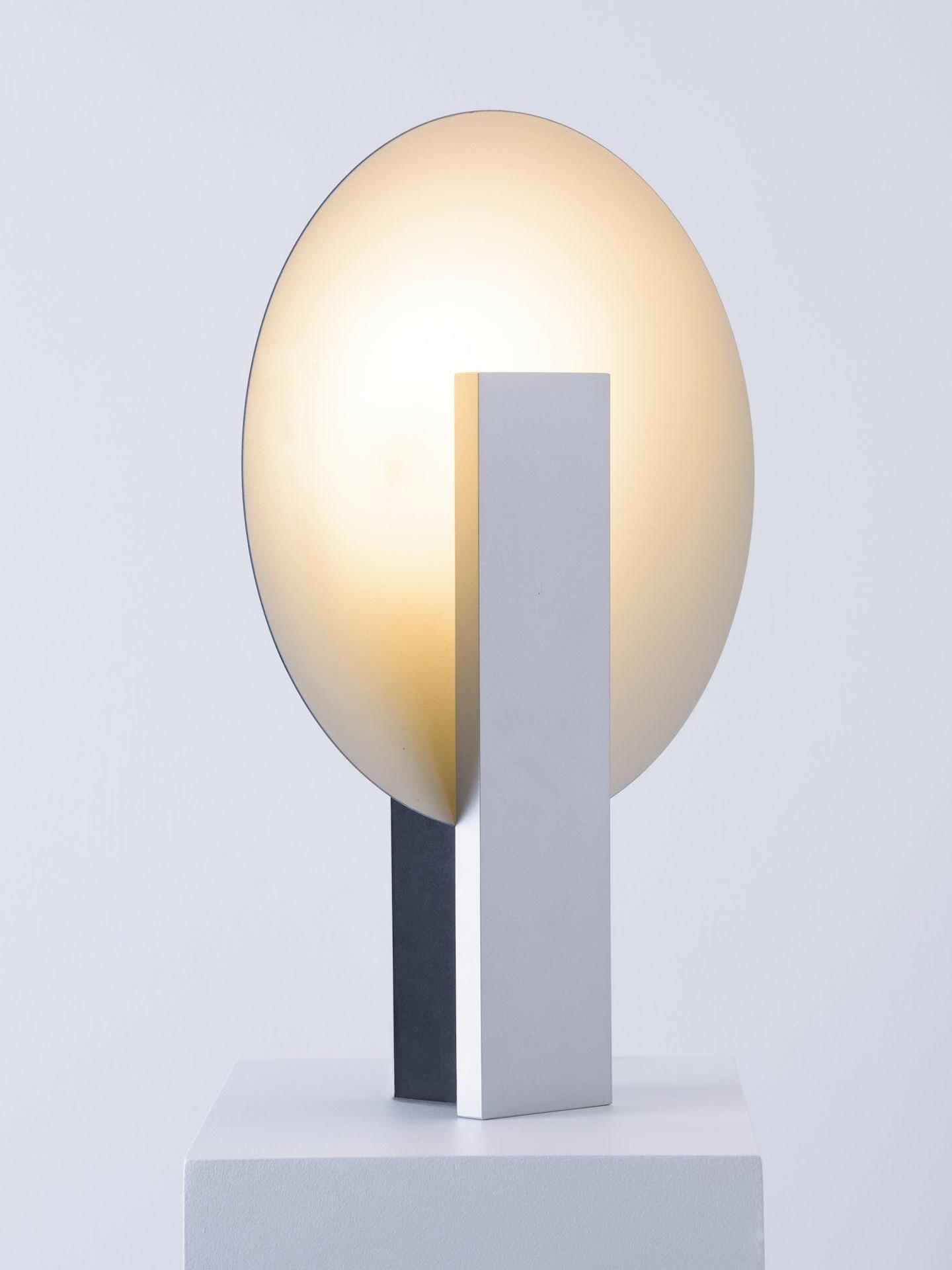 Futuristic Orbe Geometric Metal Table Lamp - Cueteks
