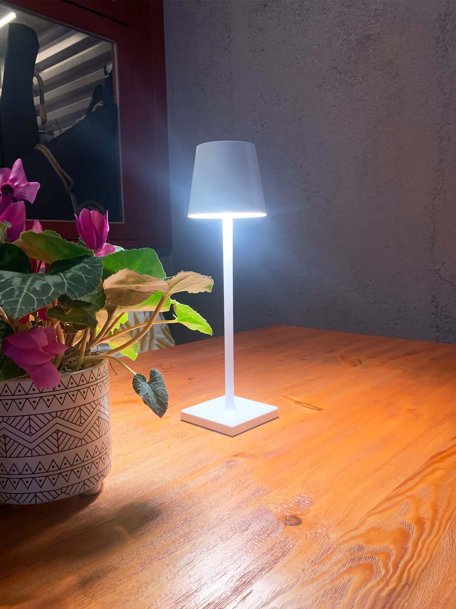 Macaroon Pro Rechargeble Table Lamp - Cueteks