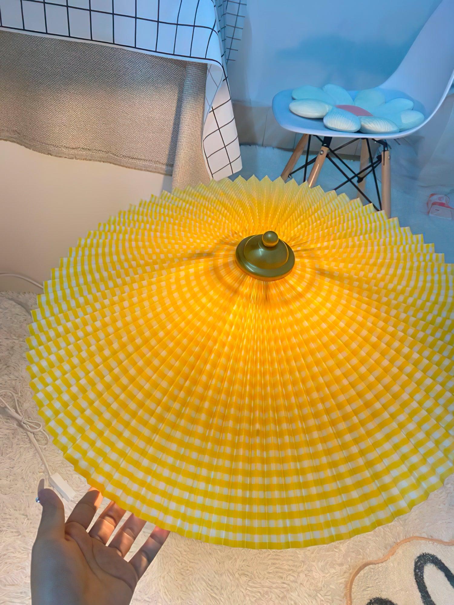 Pleated Hat Table Lamp - Cueteks