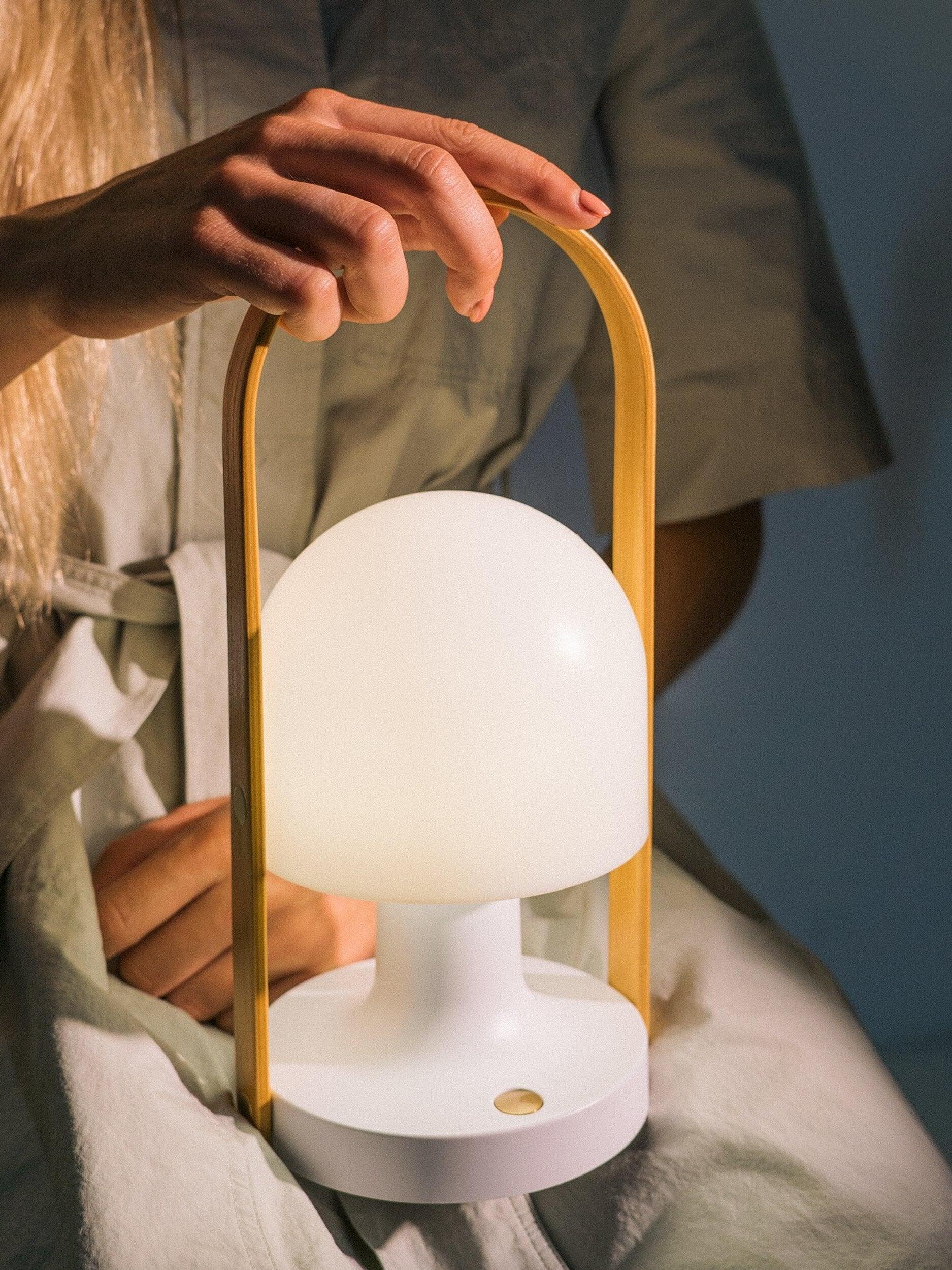 FollowMe Table Lamp - Cueteks