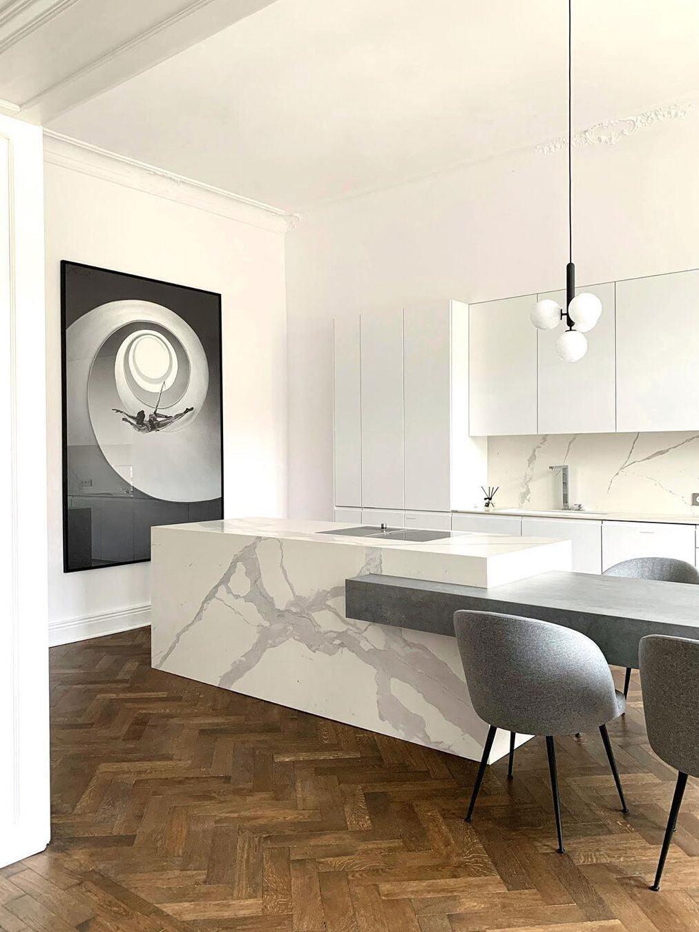 White glass cluster above a kitchen island