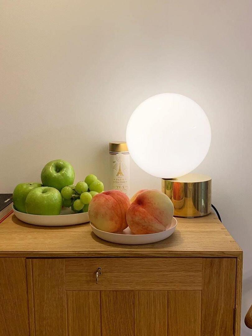 Modern Tip of The Tongue Glass Ball Table Lamp - Cueteks