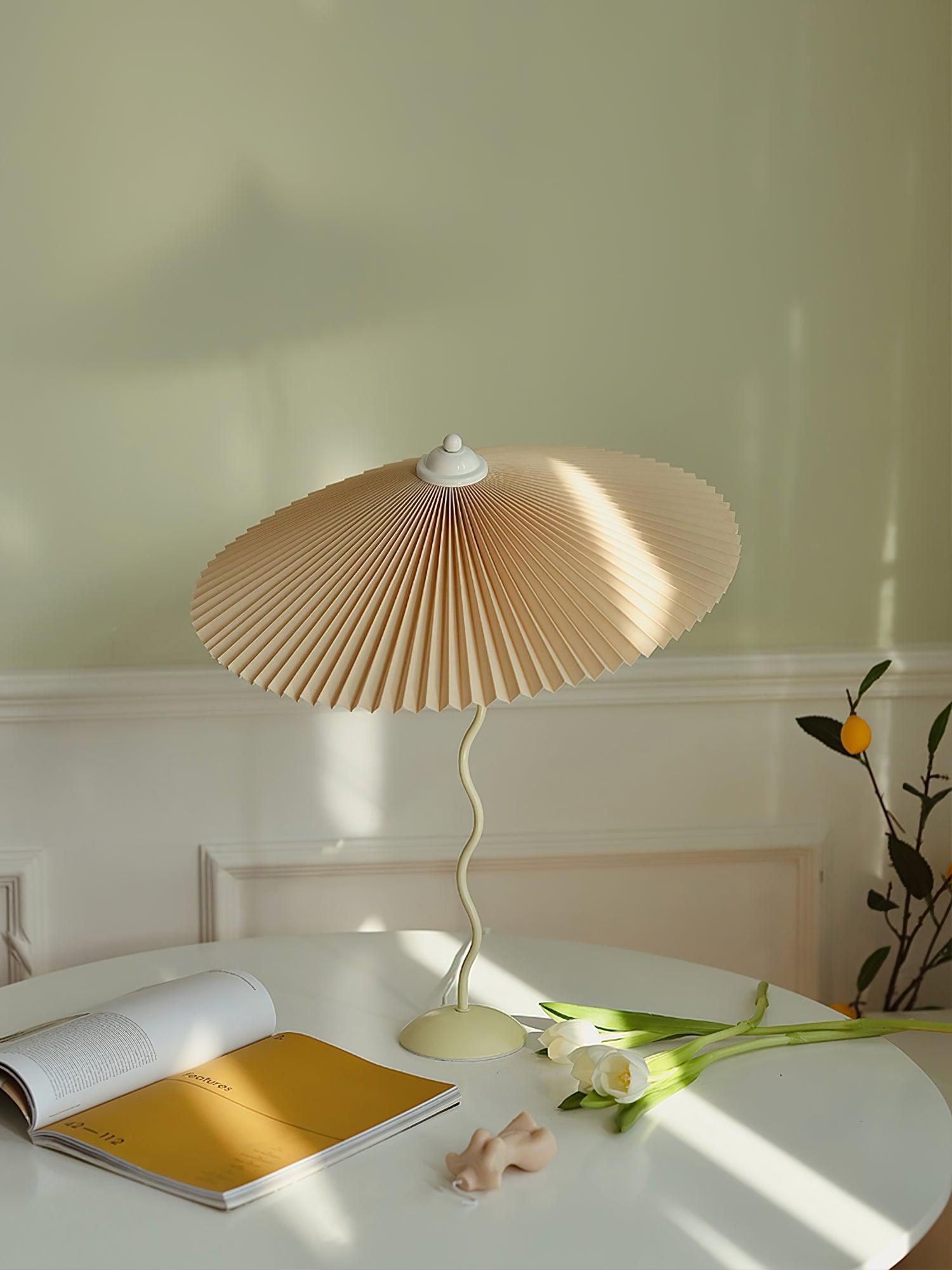 Pleated Hat Table Lamp - Cueteks