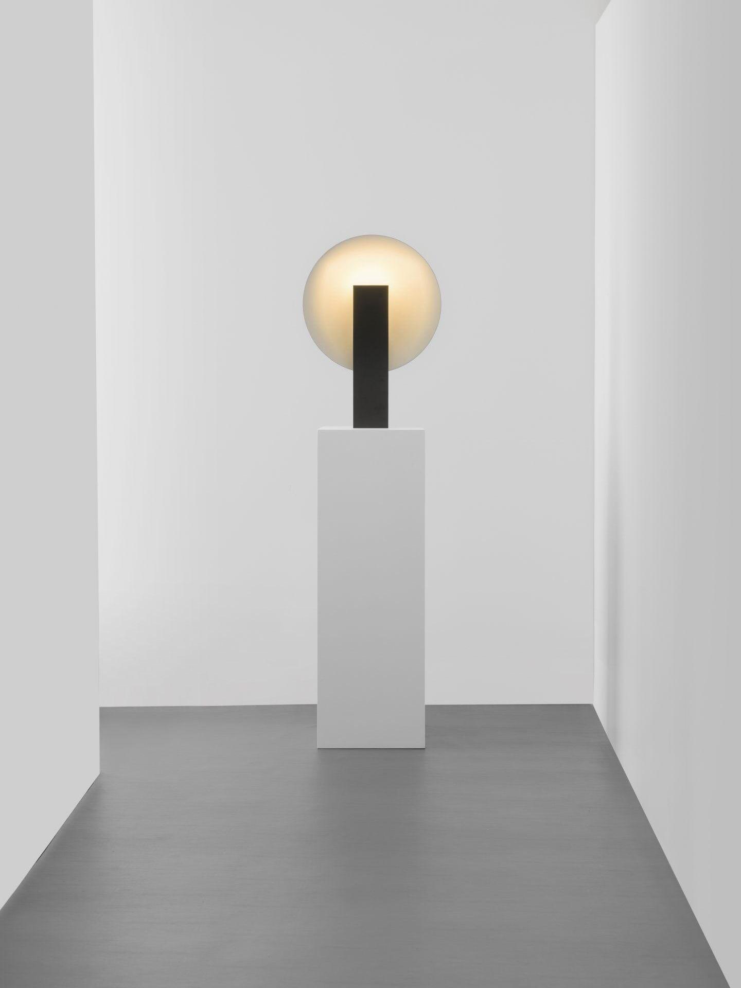 Futuristic Orbe Geometric Metal Table Lamp - Cueteks