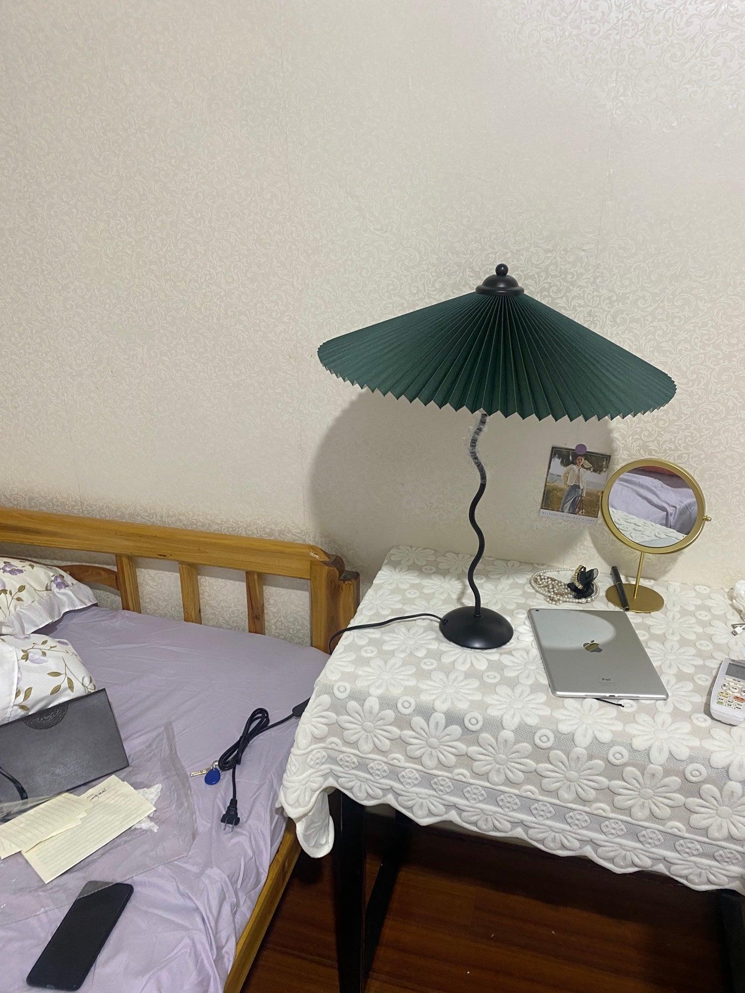 Pleated Hat Table Lamp - Cueteks