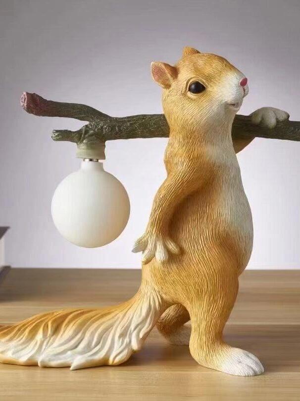 Squirrel Table Lamp - Cueteks