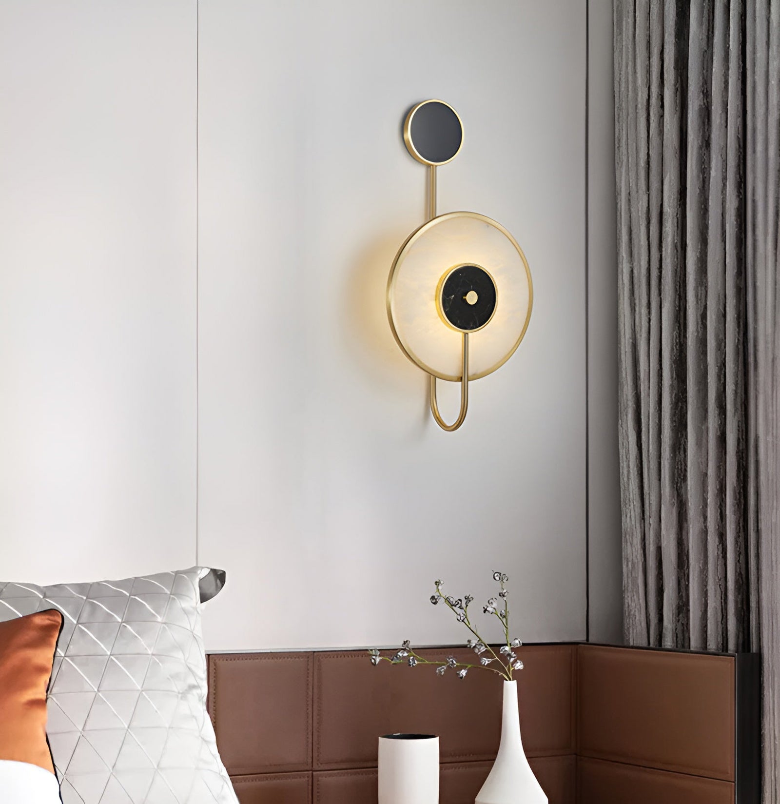 Aplique Art Déco de alabastro en blanco y negro