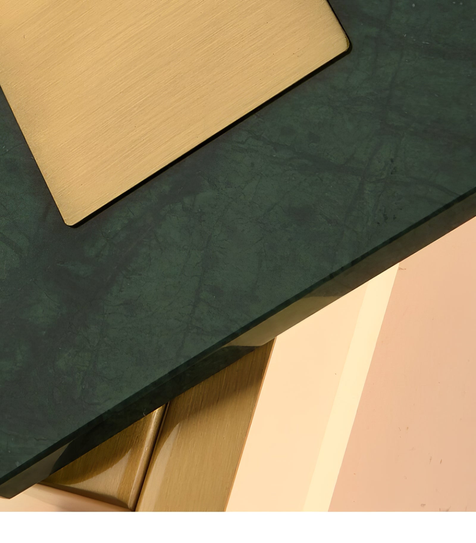 Close-up of the green stone edge and brushed gold-coloured centre