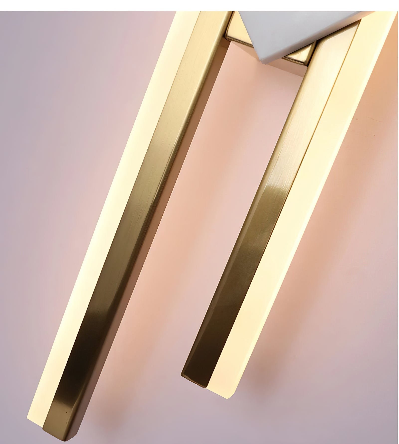 Detail of the two staggered gold-coloured light bars