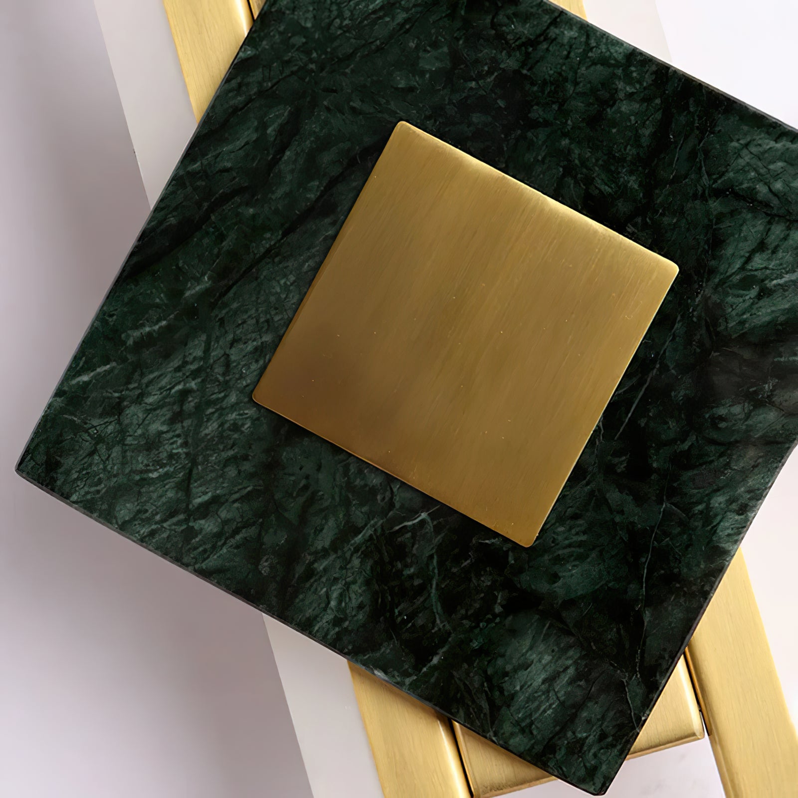 Green marble veining surrounding the square metallic centre
