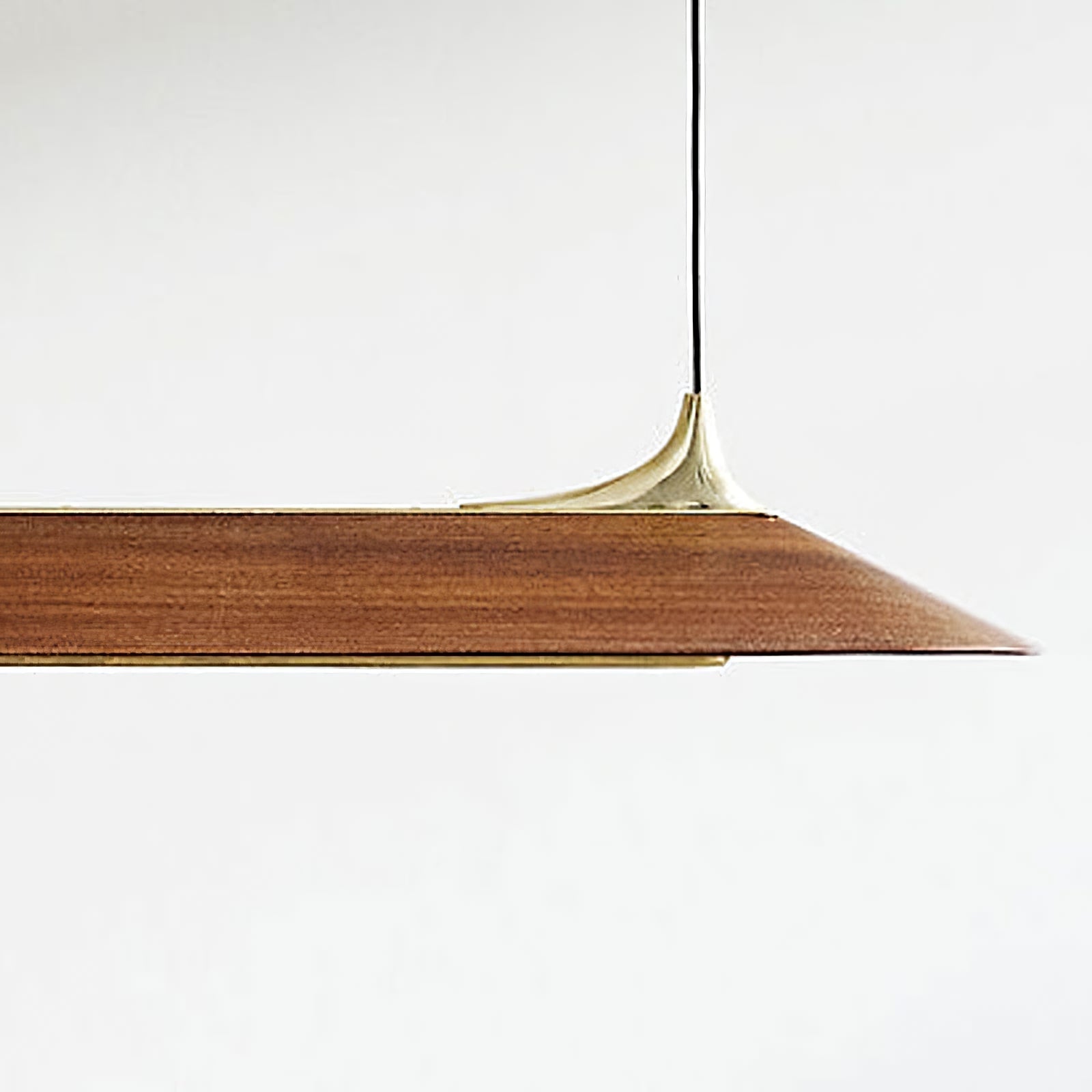 Side profile of Mernoe with a tapered end and cable