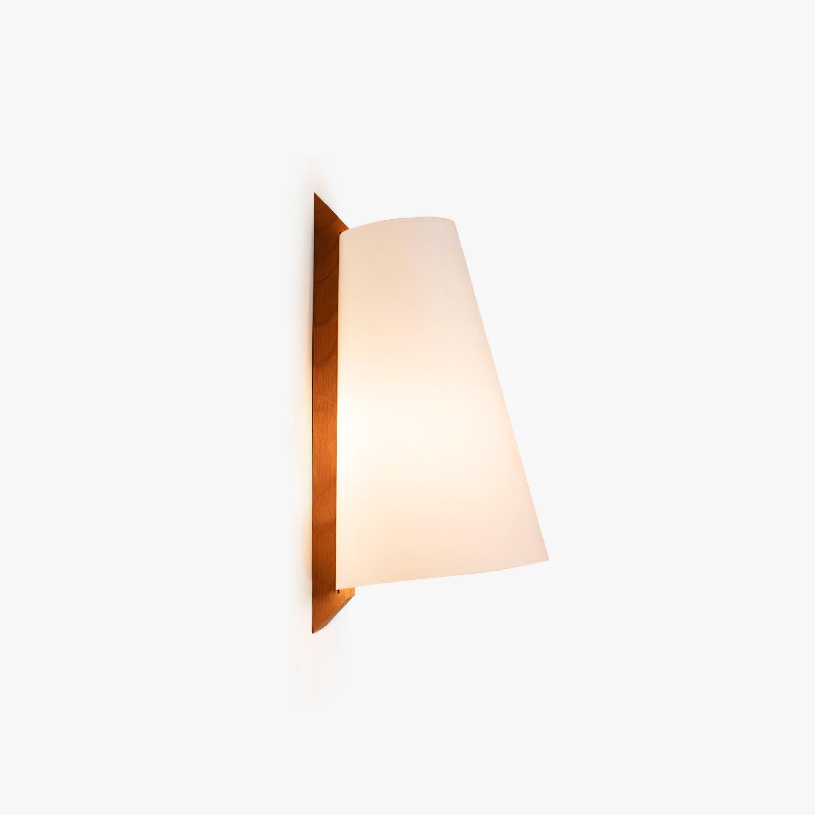 Side view of Lupe wall light with wooden support